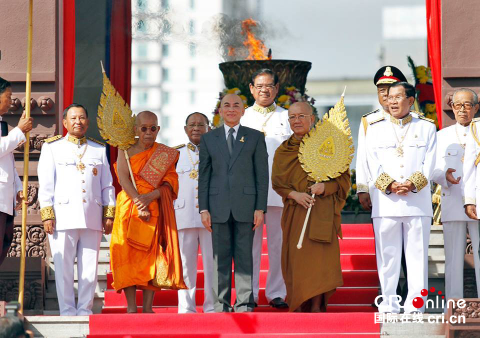 柬埔寨庆祝第62个独立日(组图)