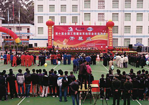 一是通过不断提升中国十九冶高级技工学校(攀枝花技师学院)的办学实力