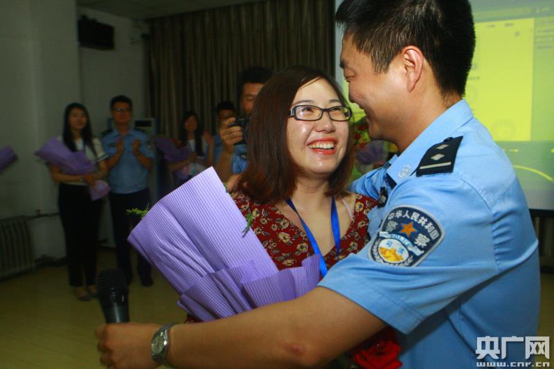 北京教育矫治所民警借"家属进所区携手筑平安"活动求婚成功