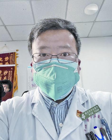 在2月7日凌晨3点48分,武汉市中心医院官微发布消息,宣布李文亮因抢救