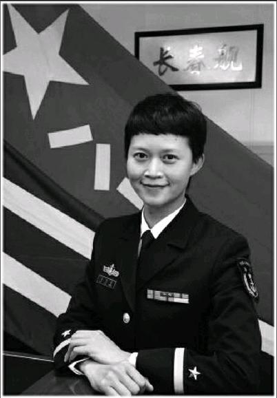 辽宁舰第一位女副部门长和中国海军第一位女副舰长