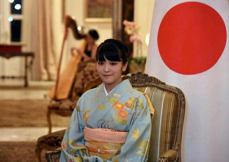 日本天皇的孙女真子公主宣布订婚