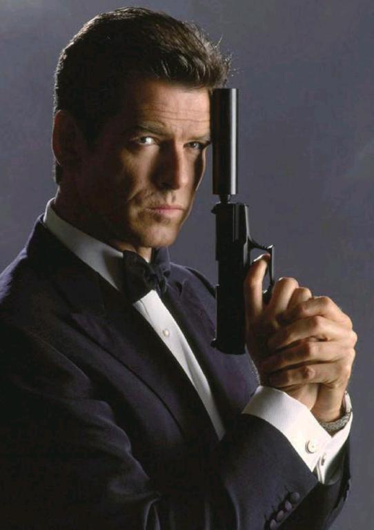 这让成龙很意外——4次饰演007特工邦德,硬汉一样的布鲁斯南,原来