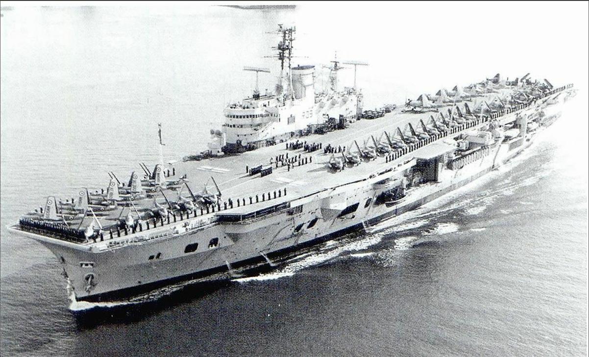 老式航空母舰图片