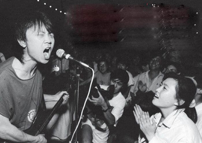 崔健首唱《一无所有》,摇滚乐震撼中国青年