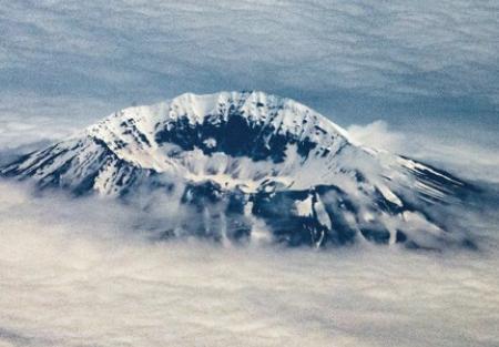 大洋中脊火山图片