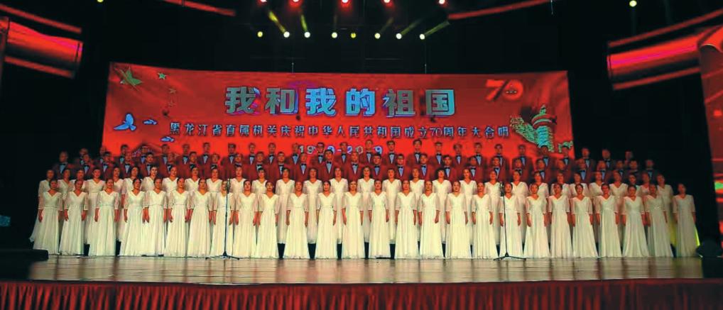 1996年8月的一天,由北京返城知青组成的北大荒合唱团一百多人回访