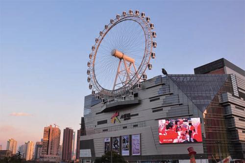 静安大悦城的屋顶摩天轮,就此开启了上海屋顶经济的高光时刻