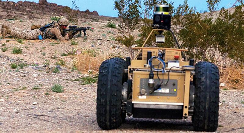 有机器人警戒,士兵可以安心瞄准目标,人机协同带来作战效能的提高