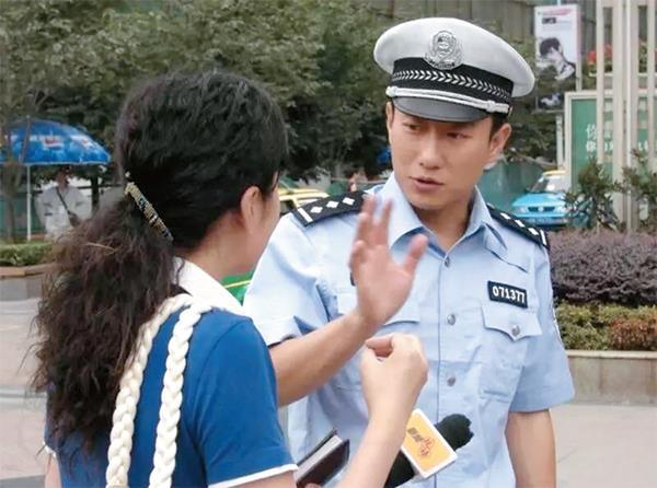 交警谭乔网红谭乔和市民谭乔