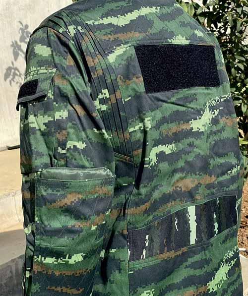 该作战服最早出现于2012年四川省武警总队某部特战单位的训练报道中